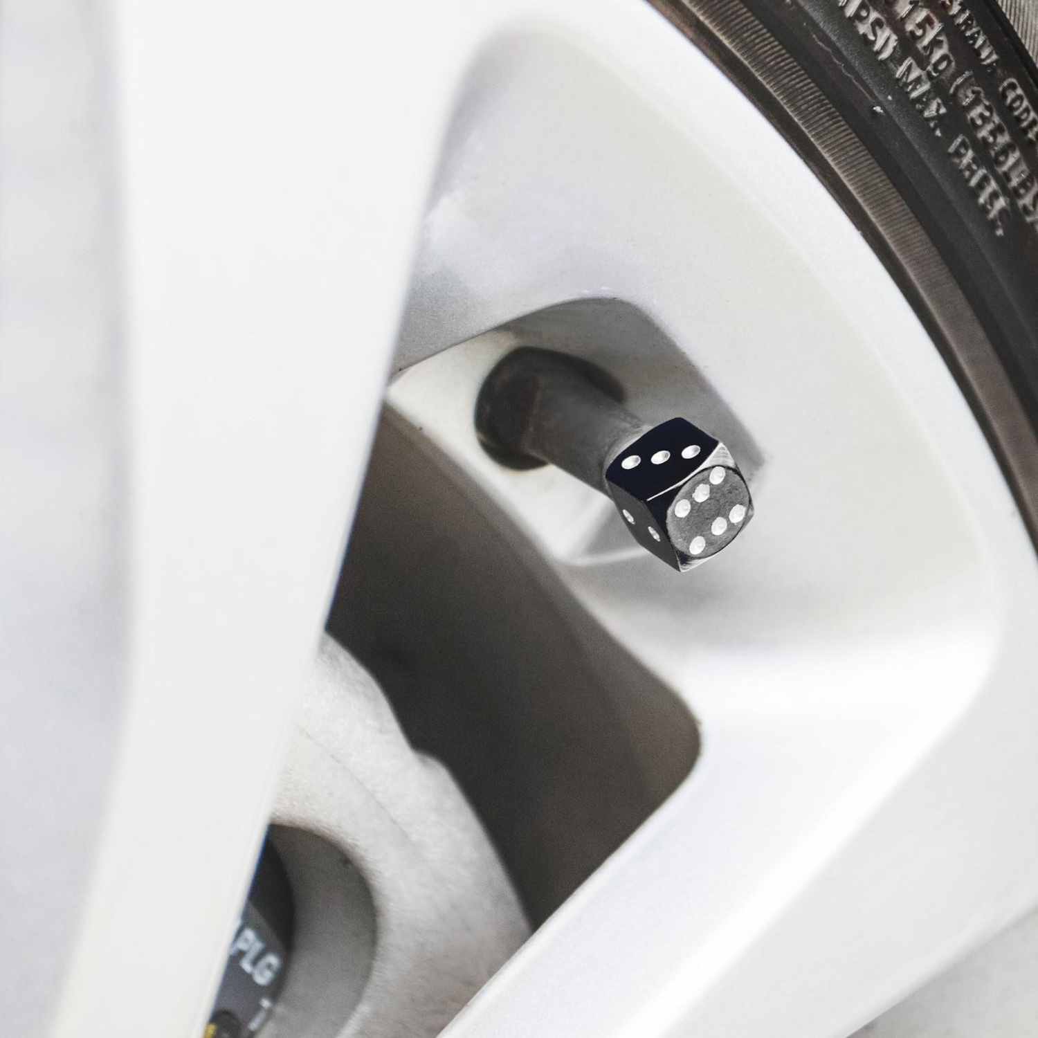 Колпачки на вентиль TORSO кубик, чёрные, набор 4 шт. 2630105