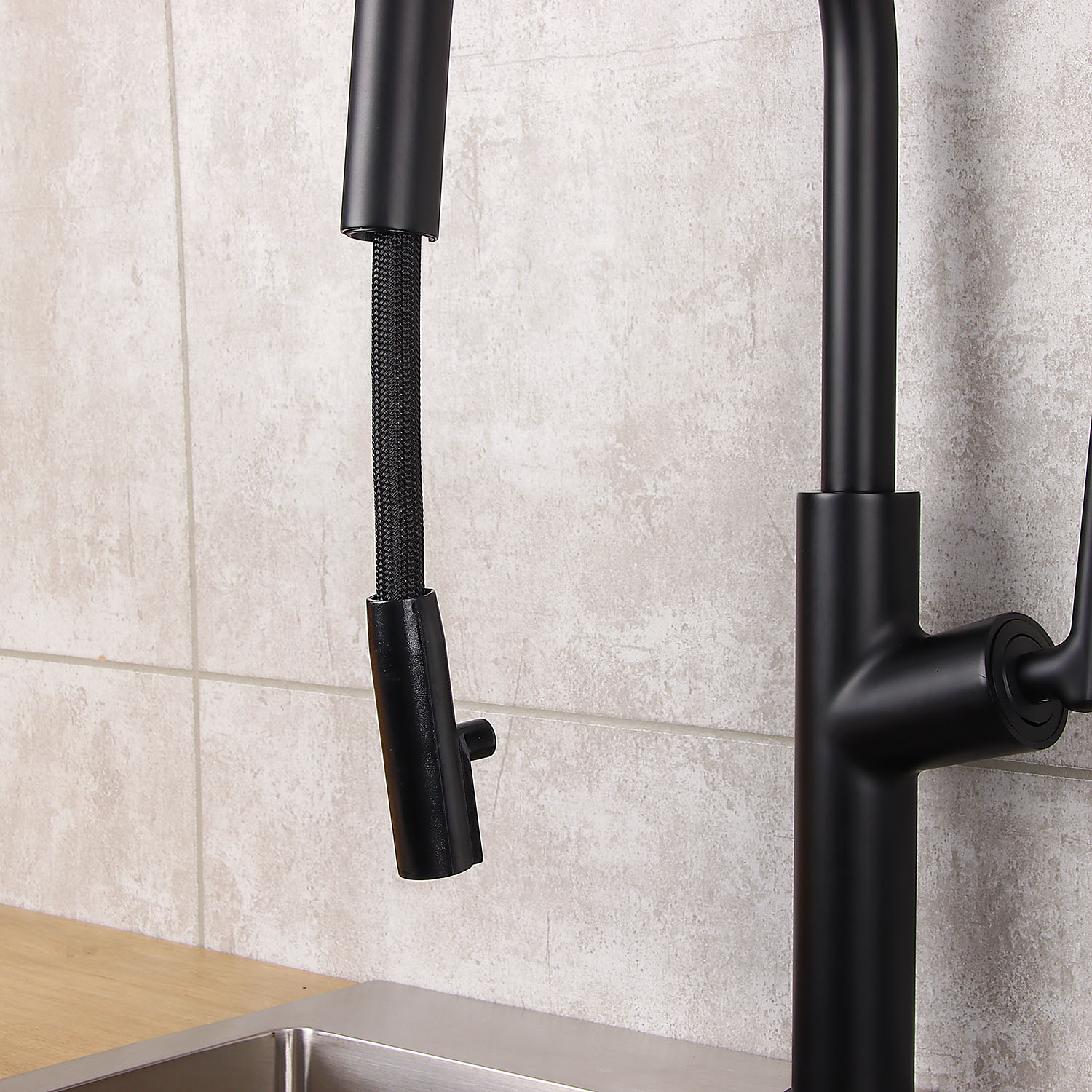 Смеситель для кухни Diadonna D60-0008BL  высокий излив, выдвижная лейка, черный *1/6