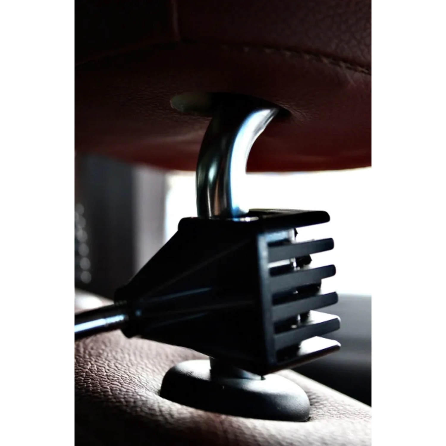 Вешалка для одежды на подголовник хром AVS 43660