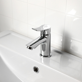 Смеситель для умывальника Milardo Amplex AMPSB00M01, короткий излив, рычажный