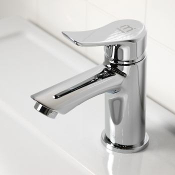 Смеситель для умывальника Milardo Amplex AMPSB00M01, короткий излив, рычажный