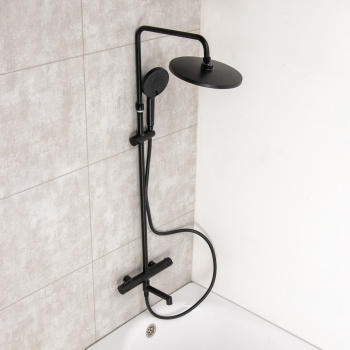 Смеситель д/ванны термостатич. со стойкой для душа+ручной и тропич.душ черный Milardo ILSBLTHM06*1/3